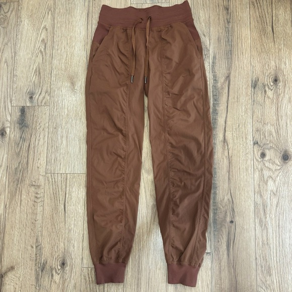 Lululemon Dance Studio Mid Rise Joggers In Roasted Brown Size 2 - Picture 2 of 10